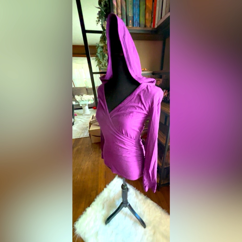 Lolë Hooded Long Sleeve Yoga Shirt | Organic Cotton | Size S